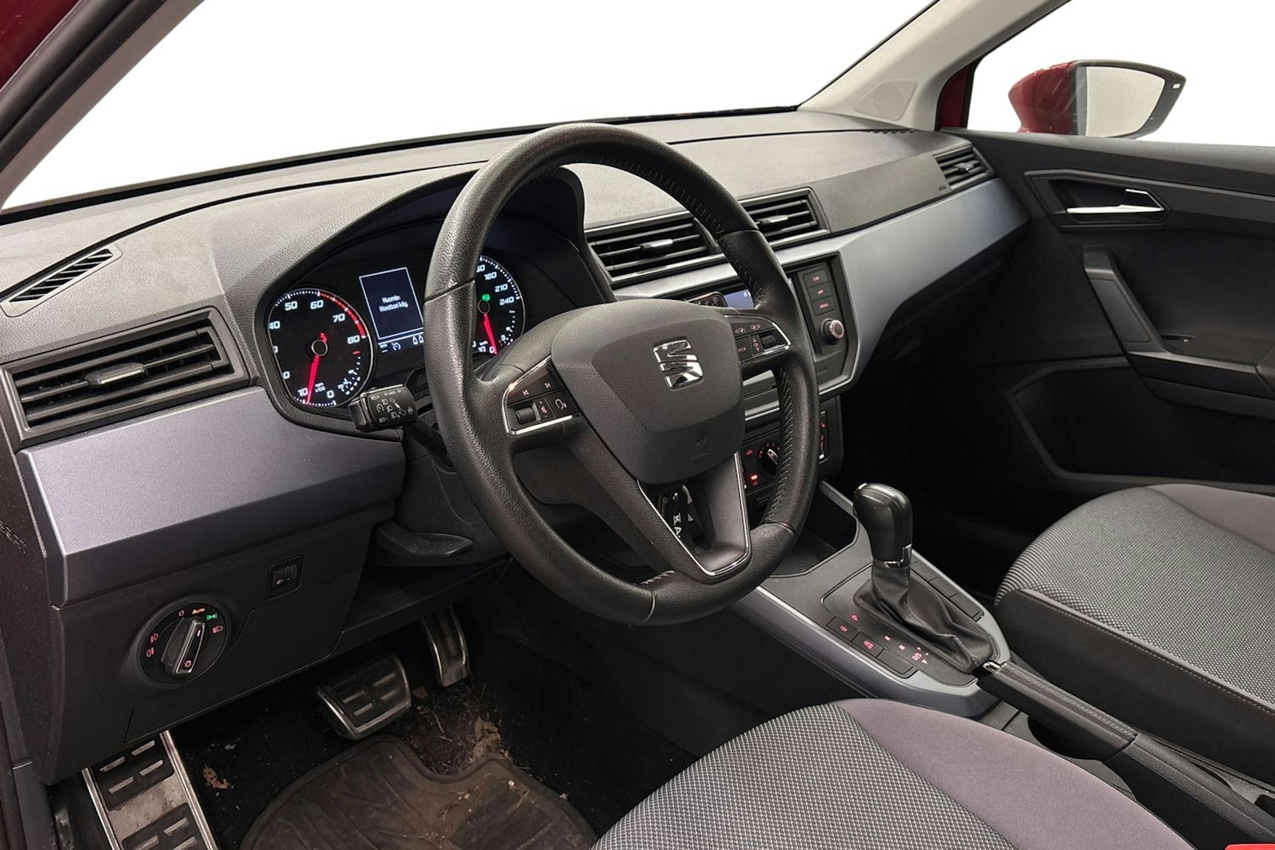 met. punainen SEAT Arona 2021 kuva 3.