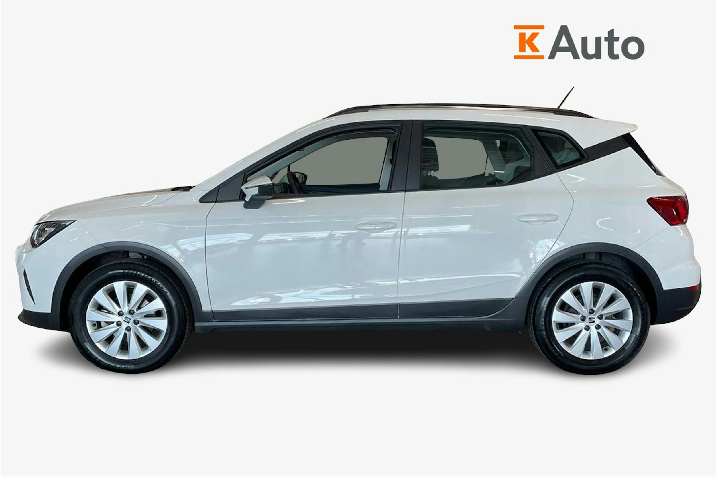 valkoinen SEAT Arona 2022 kuva 6.