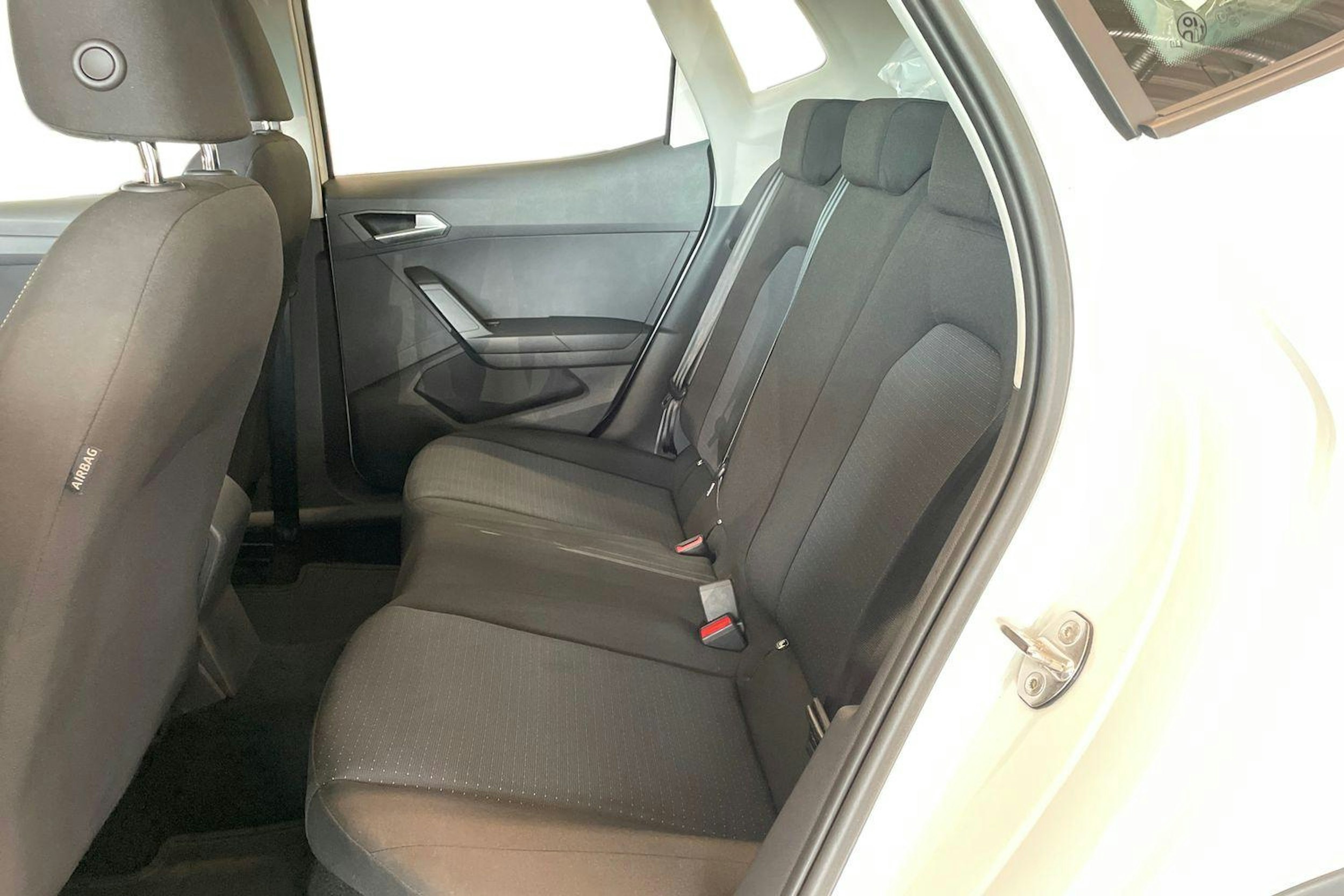 valkoinen SEAT Arona 2022 kuva 10.