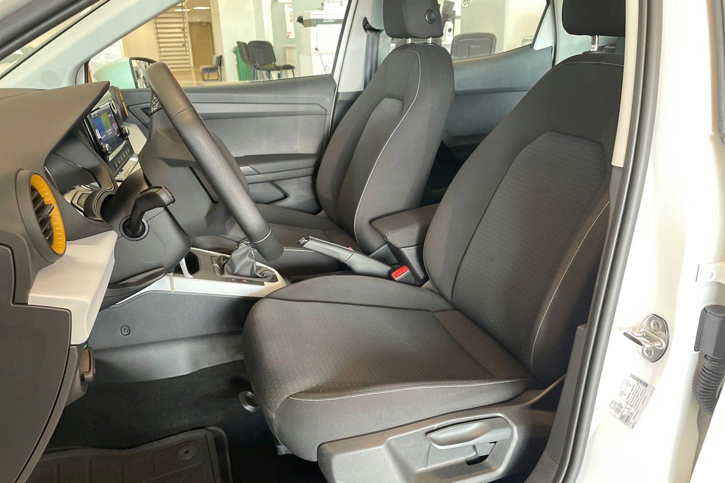 valkoinen SEAT Arona 2022 kuva 14.