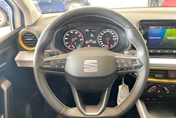 valkoinen SEAT Arona 2022 kuva 15.