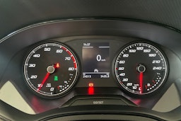 valkoinen SEAT Arona 2022 kuva 18.