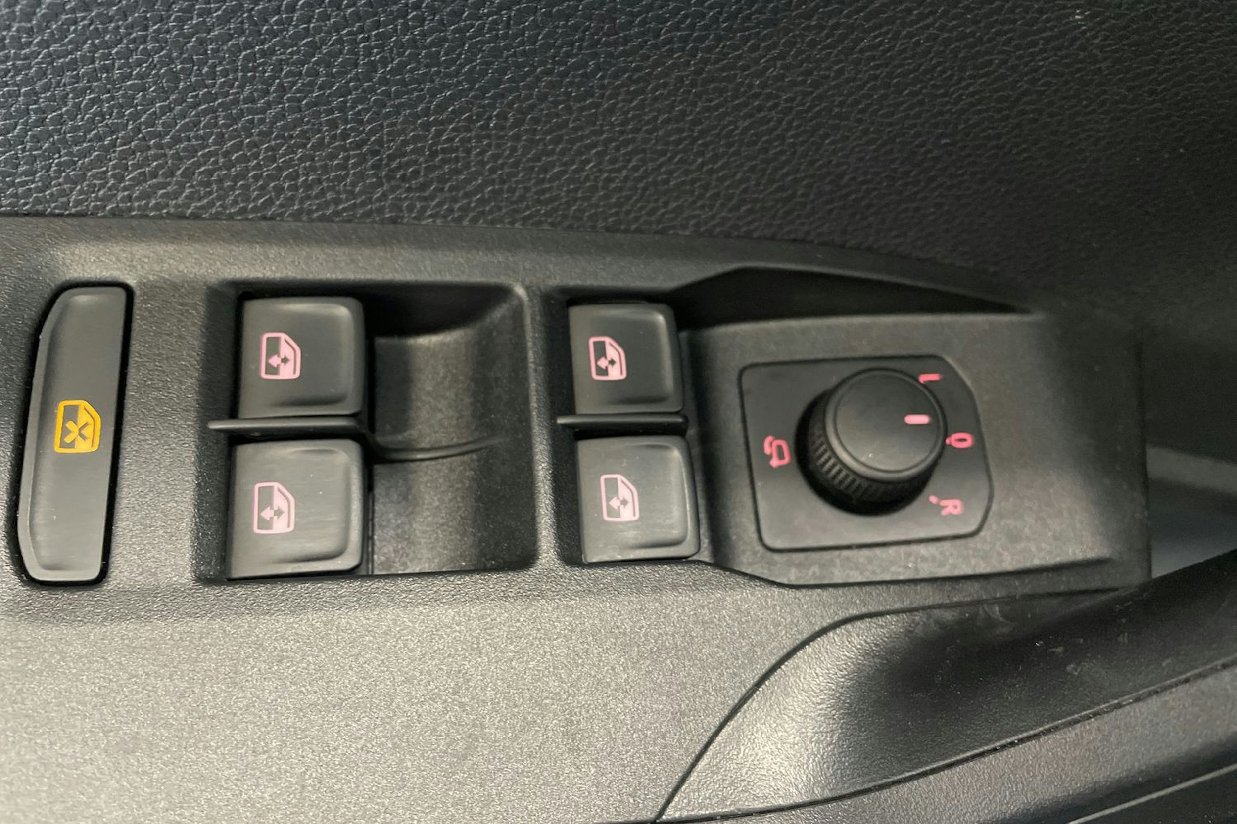 valkoinen SEAT Arona 2022 kuva 27.