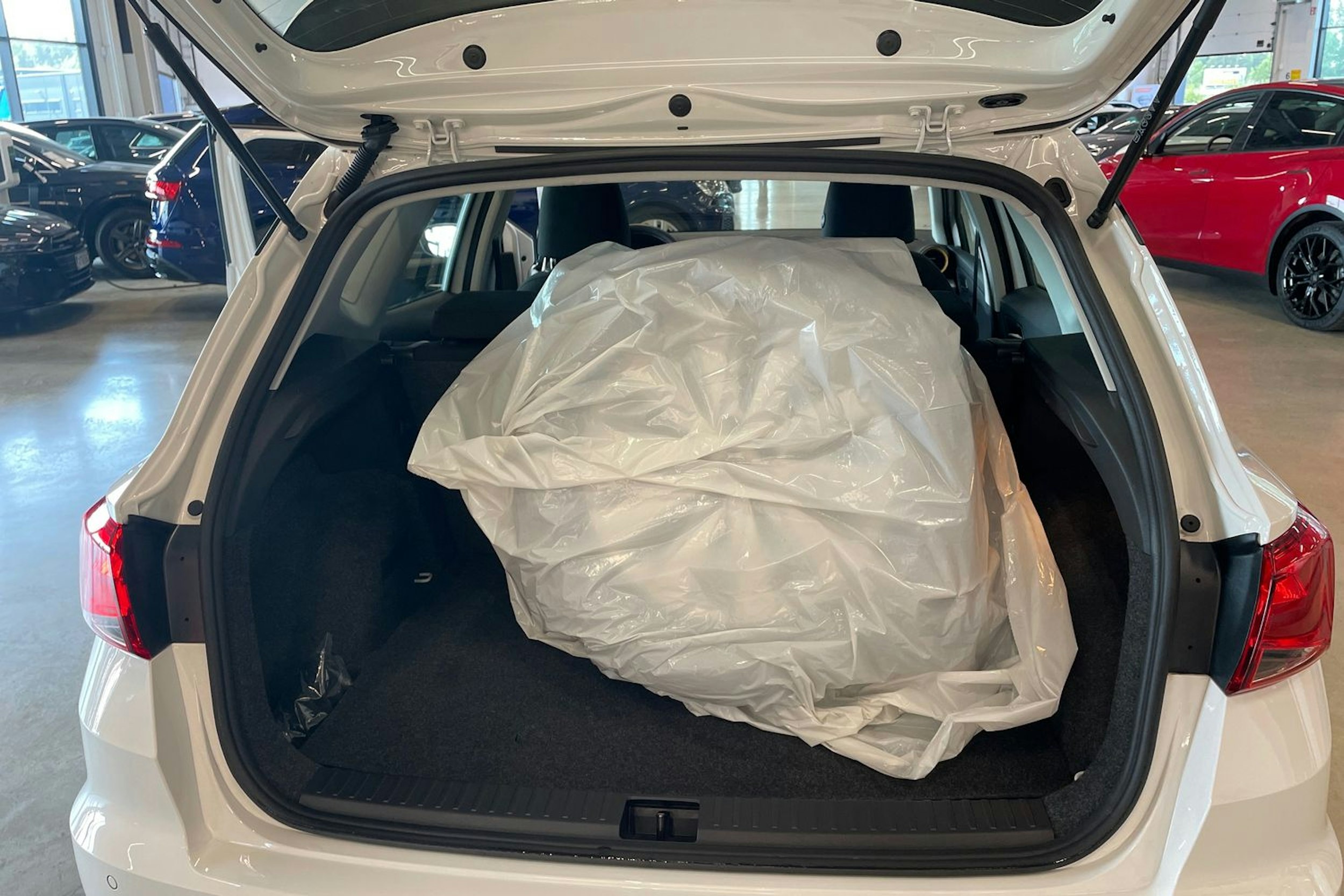 valkoinen SEAT Arona 2022 kuva 30.