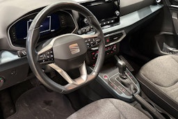 vihreä SEAT Arona 2022 kuva 7.