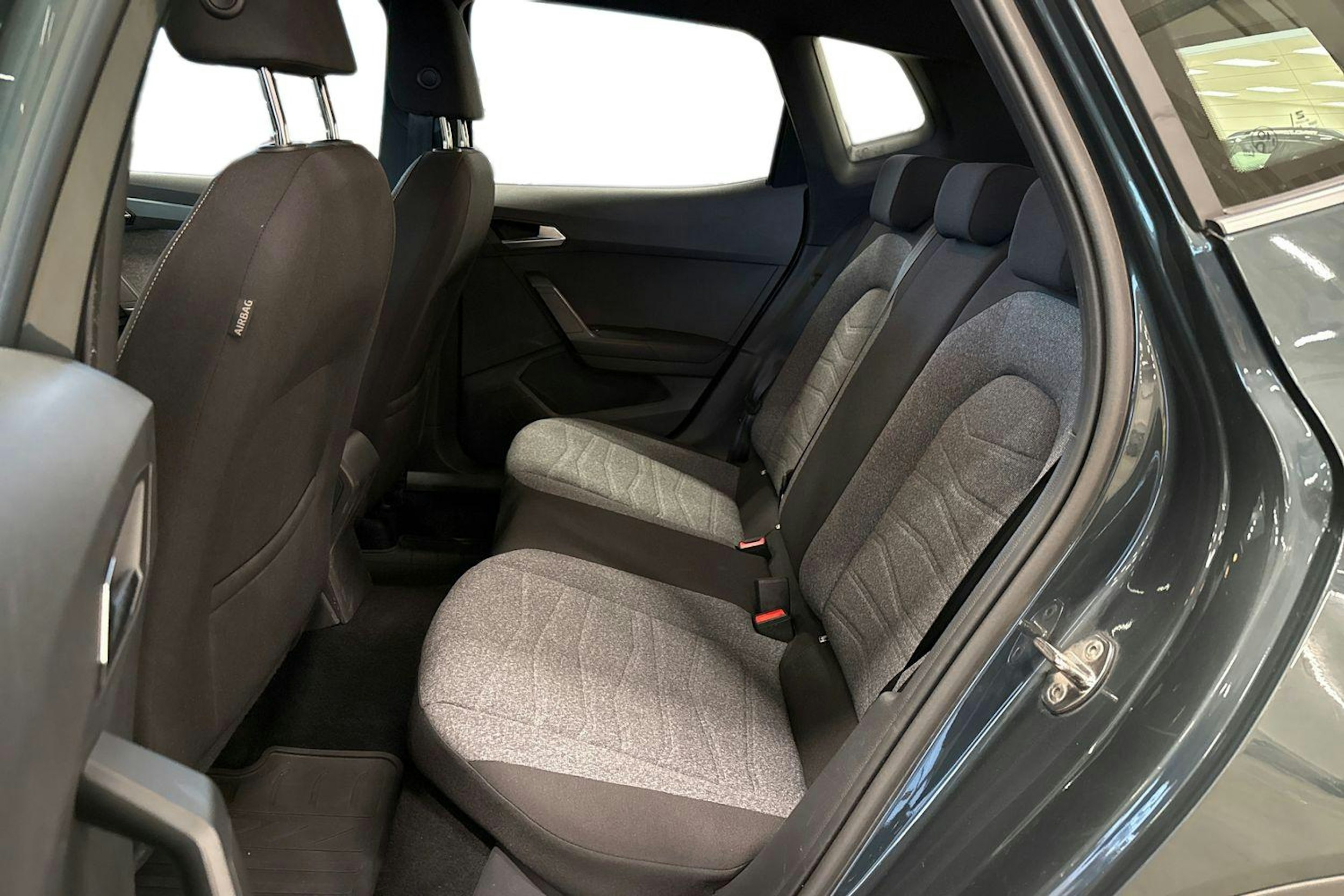 vihreä SEAT Arona 2022 kuva 10.