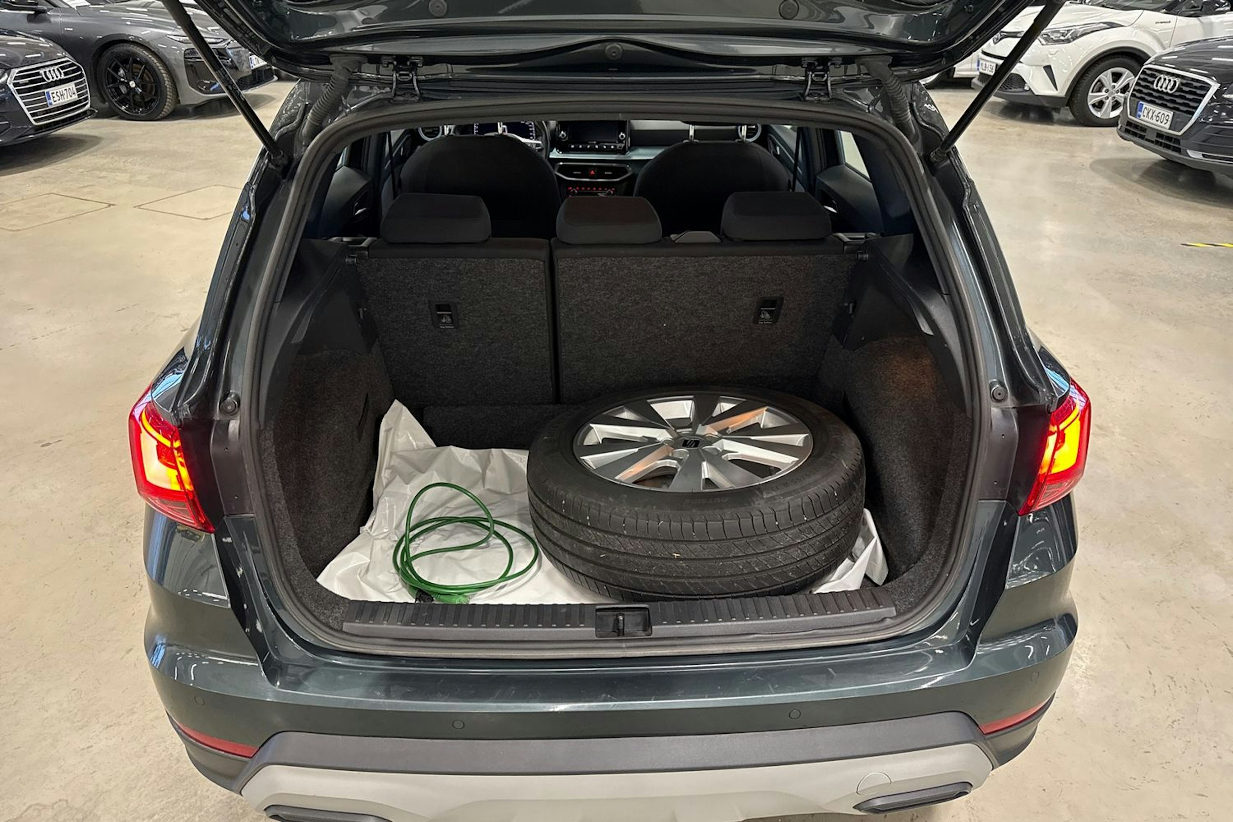 vihreä SEAT Arona 2022 kuva 14.