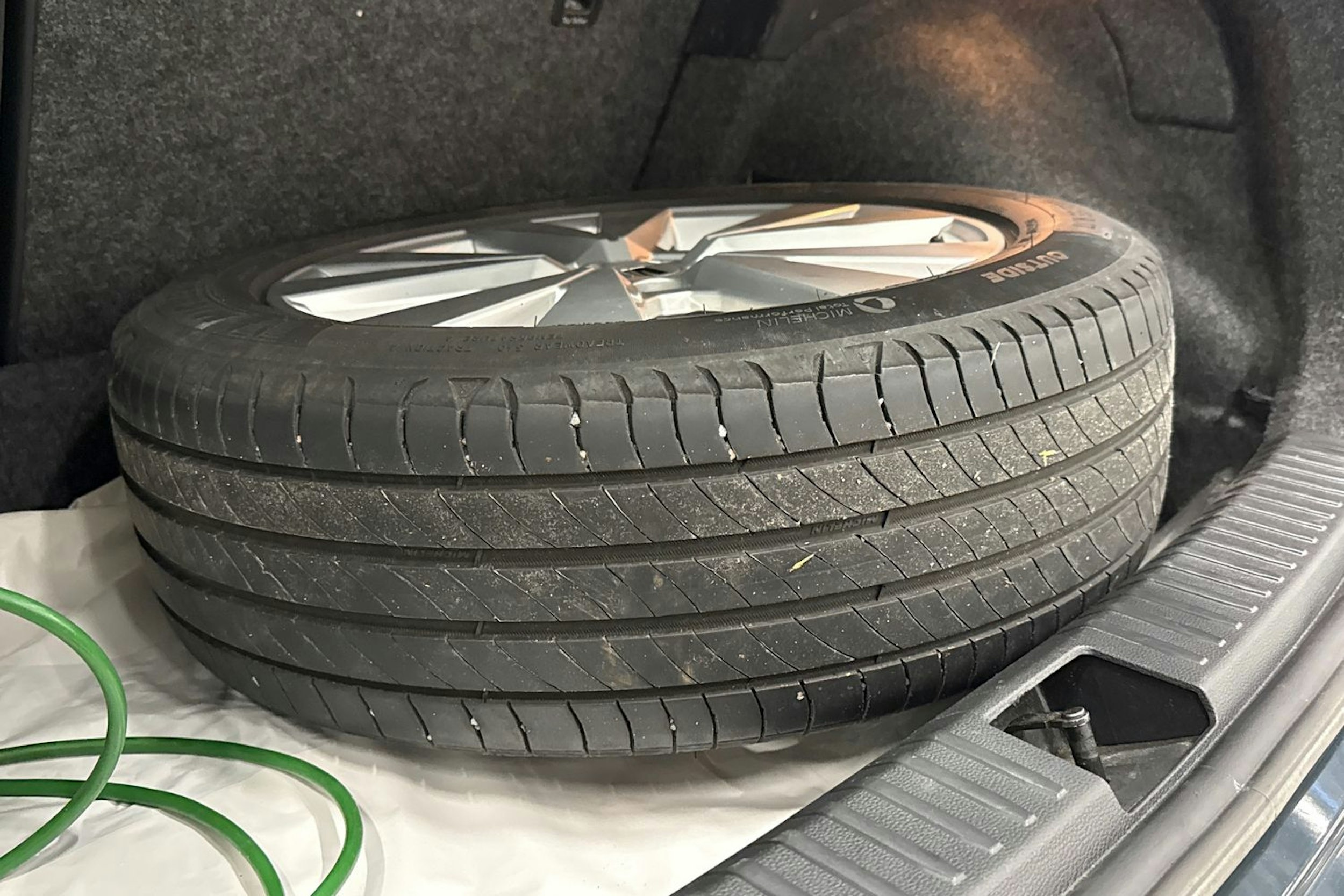 vihreä SEAT Arona 2022 kuva 15.