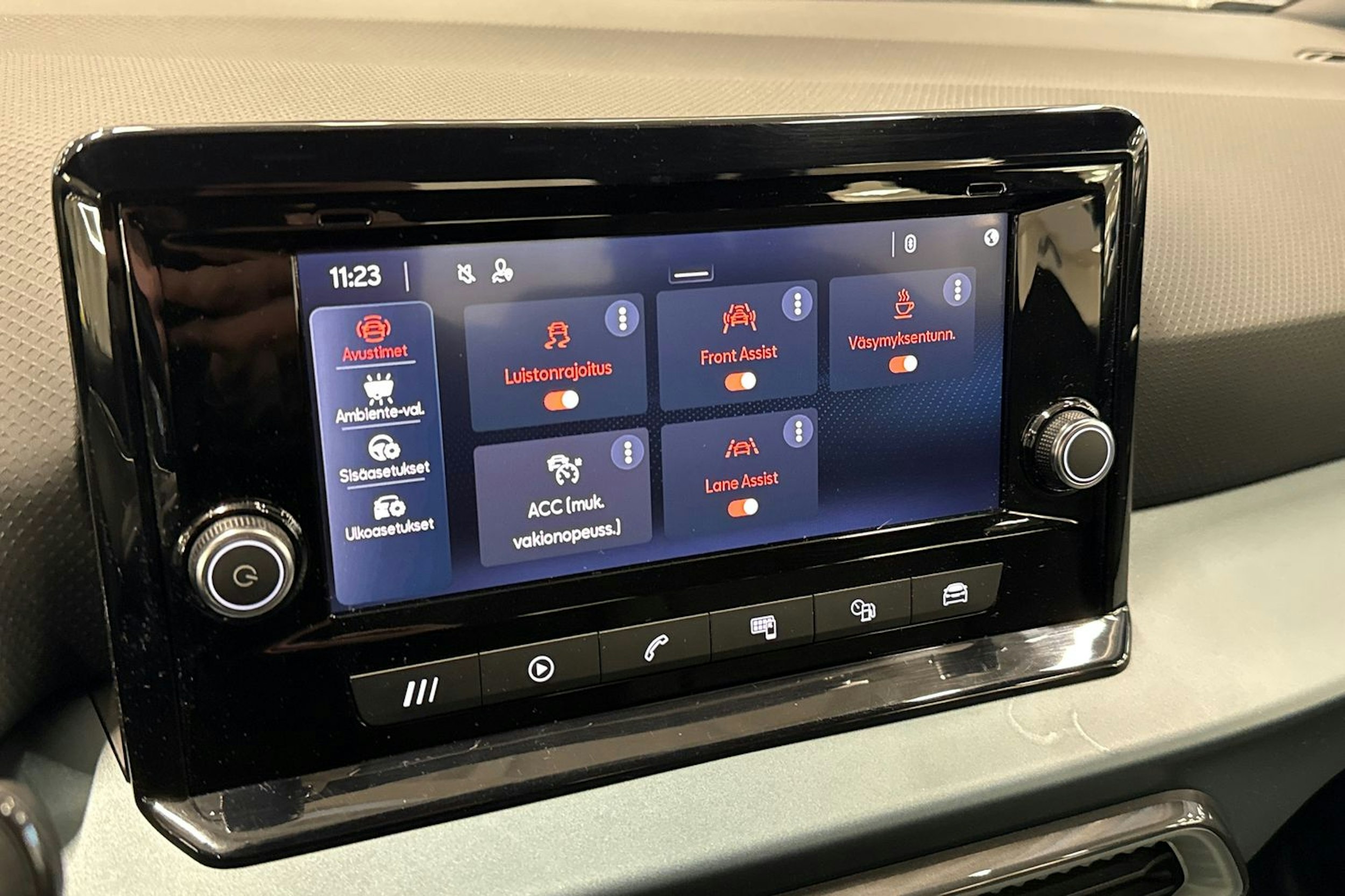 vihreä SEAT Arona 2022 kuva 22.