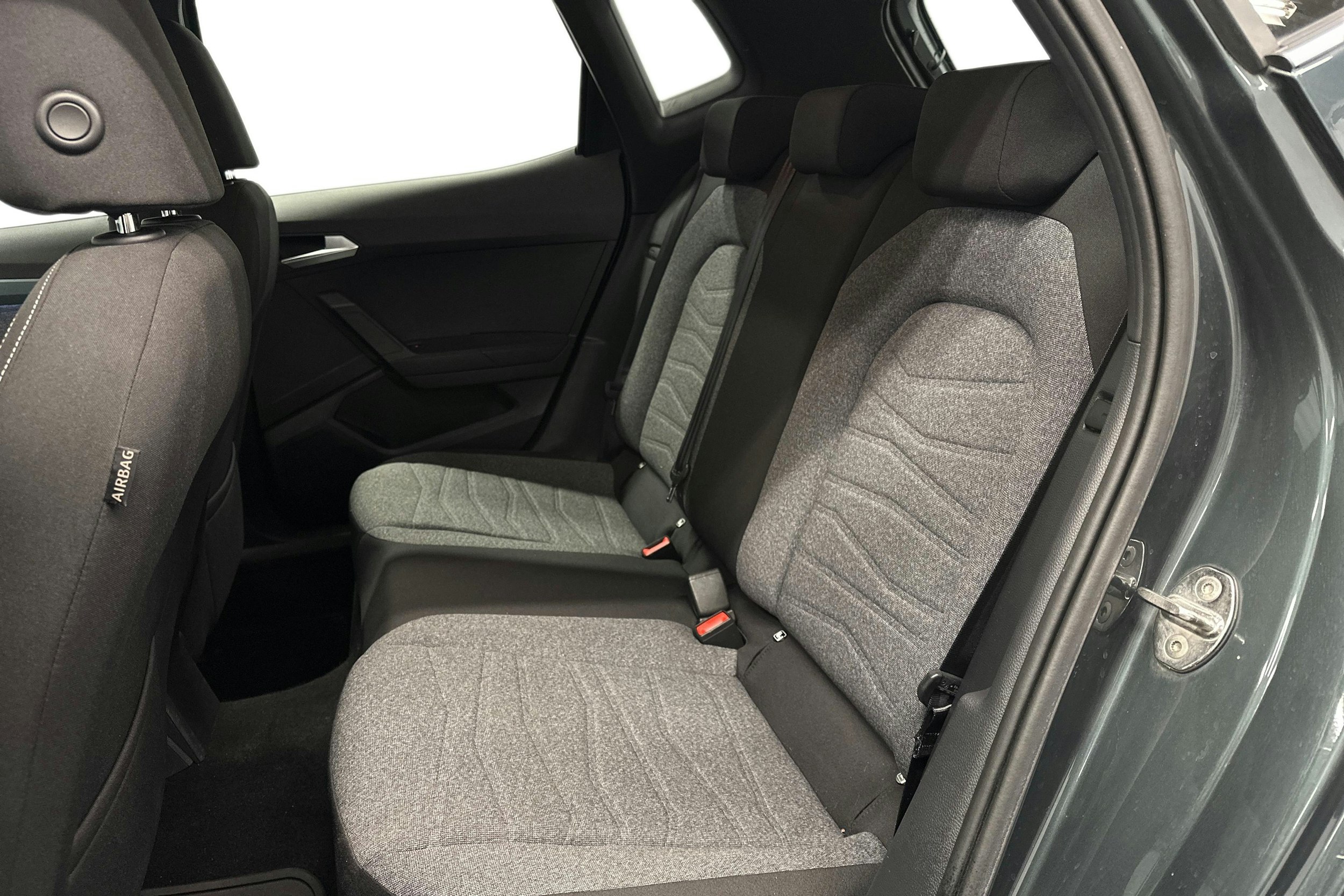 vihreä SEAT Arona 2022 kuva 13.