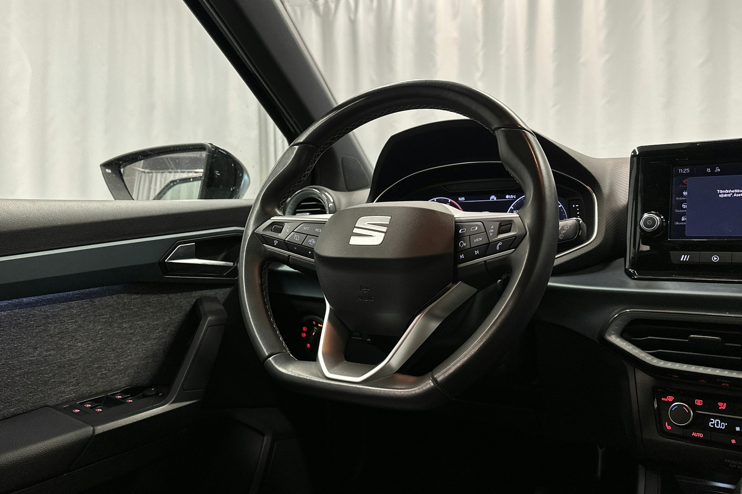 vihreä SEAT Arona 2022 kuva 19.