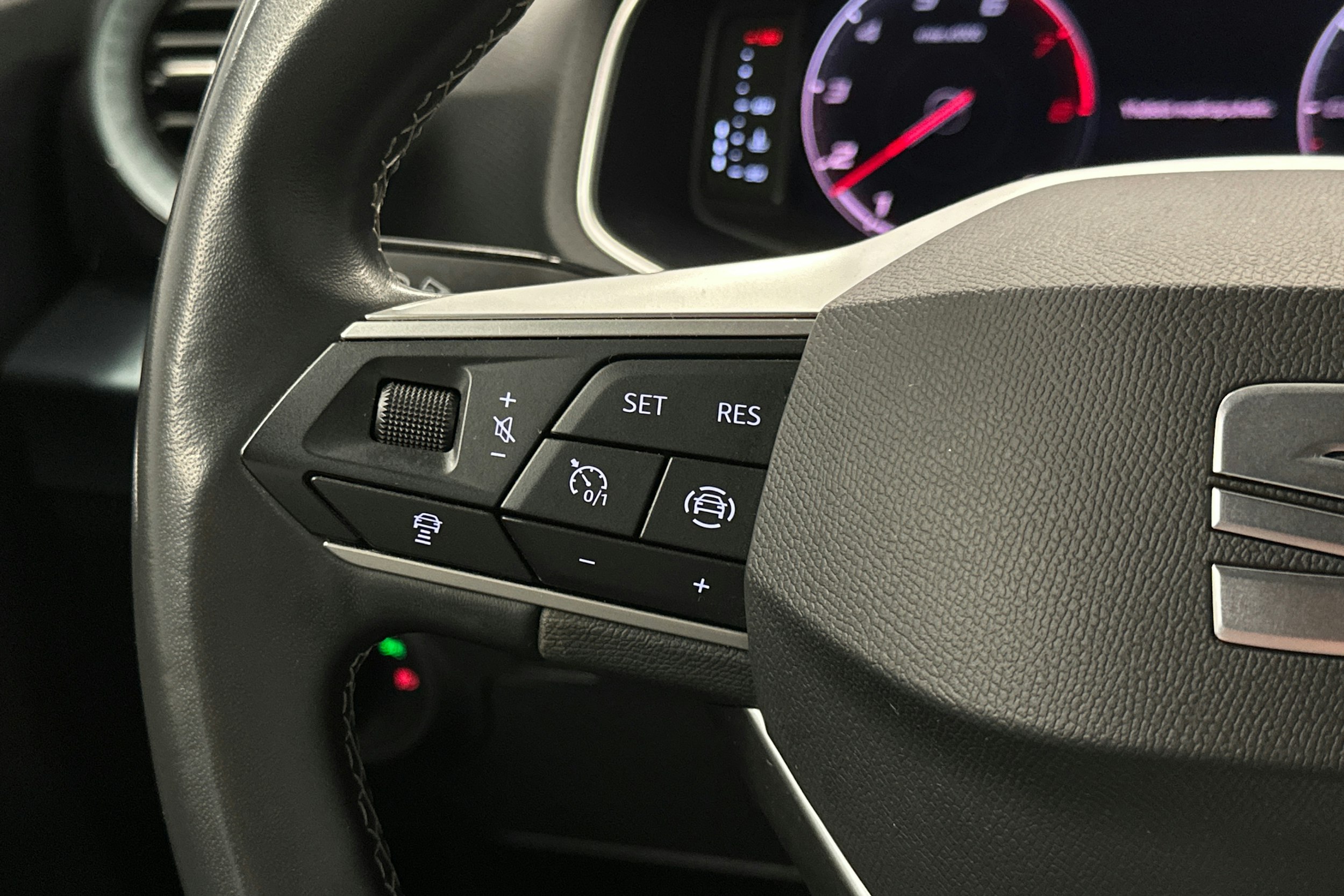 vihreä SEAT Arona 2022 kuva 20.