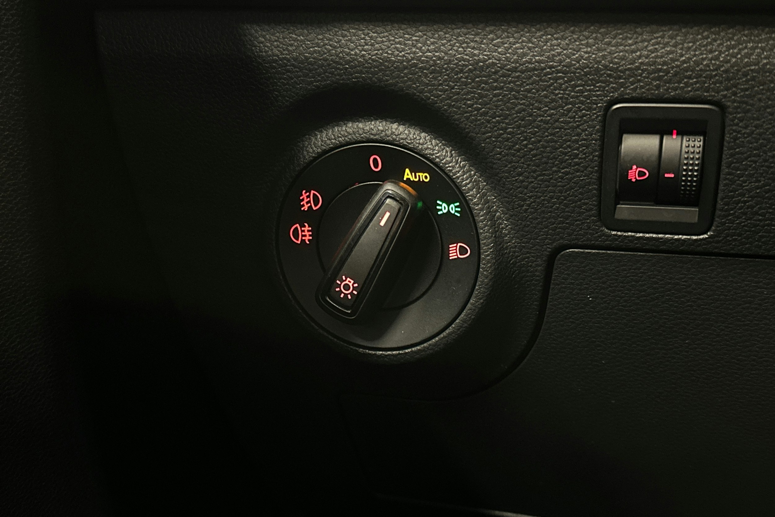 vihreä SEAT Arona 2022 kuva 23.