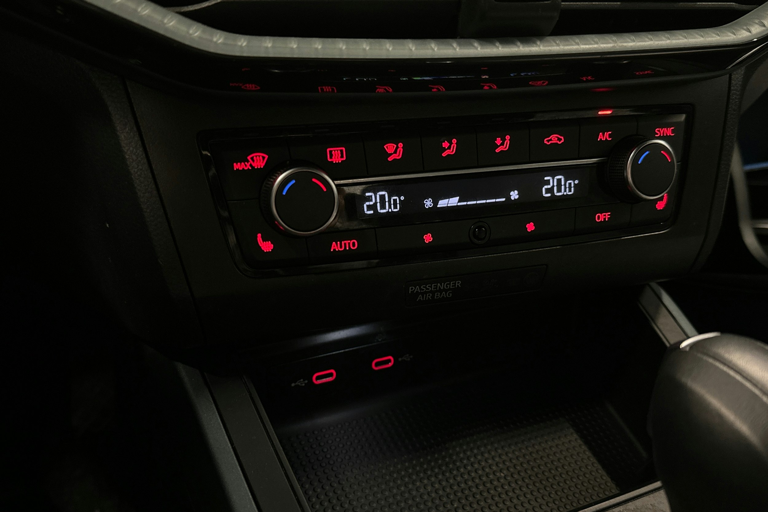 vihreä SEAT Arona 2022 kuva 29.