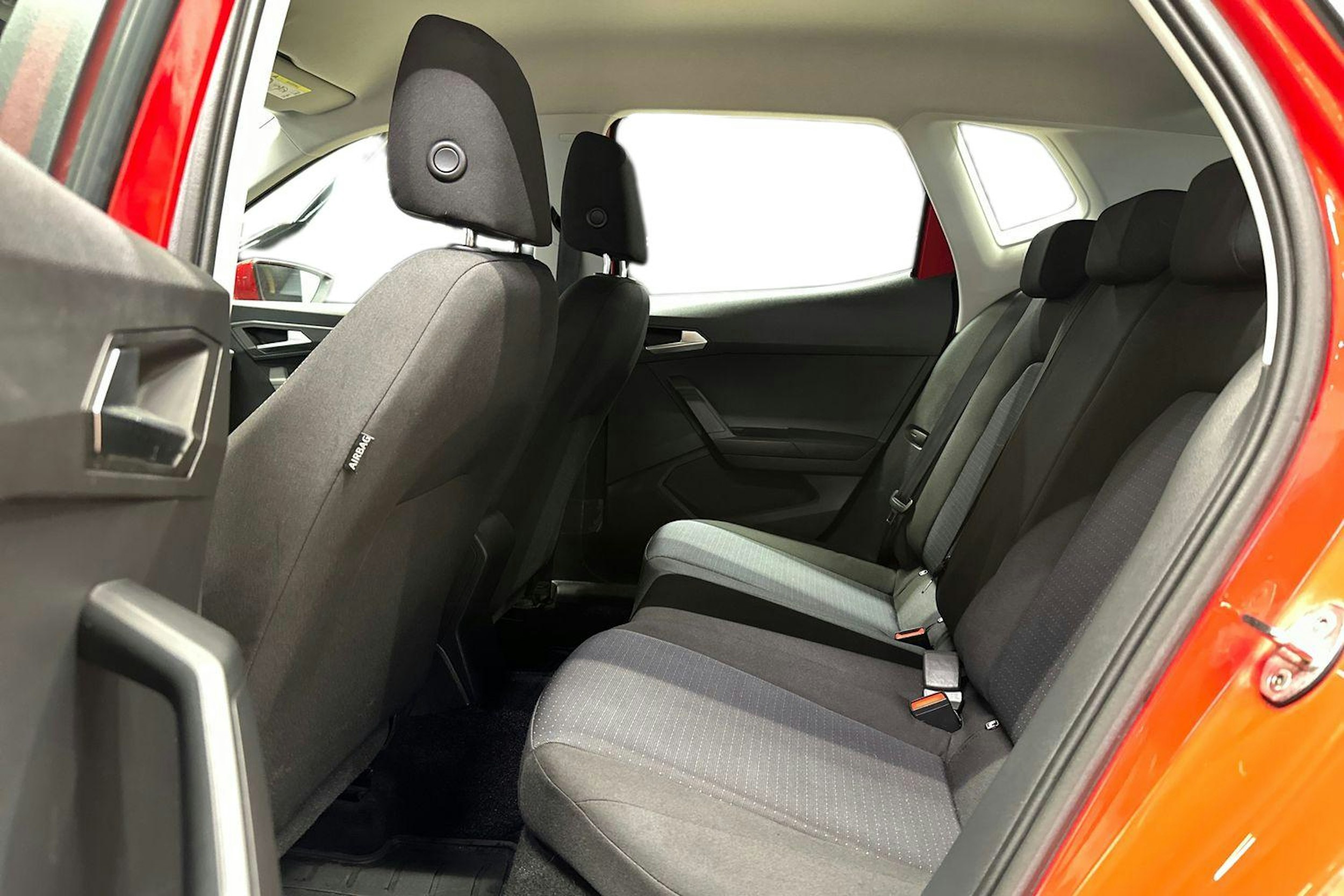 punainen SEAT Arona 2022 kuva 10.