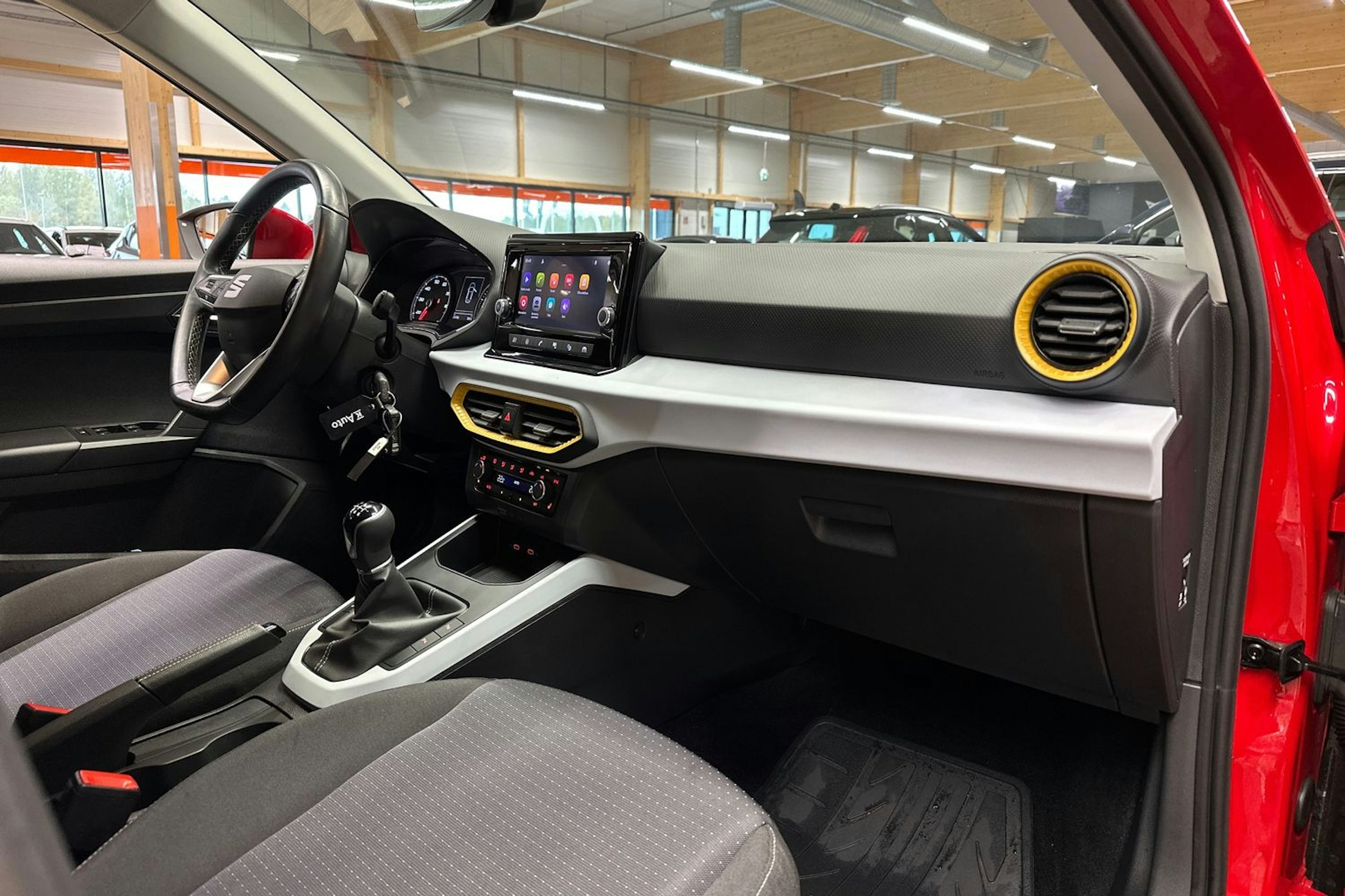 punainen SEAT Arona 2022 kuva 14.