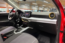 punainen SEAT Arona 2022 kuva 14.