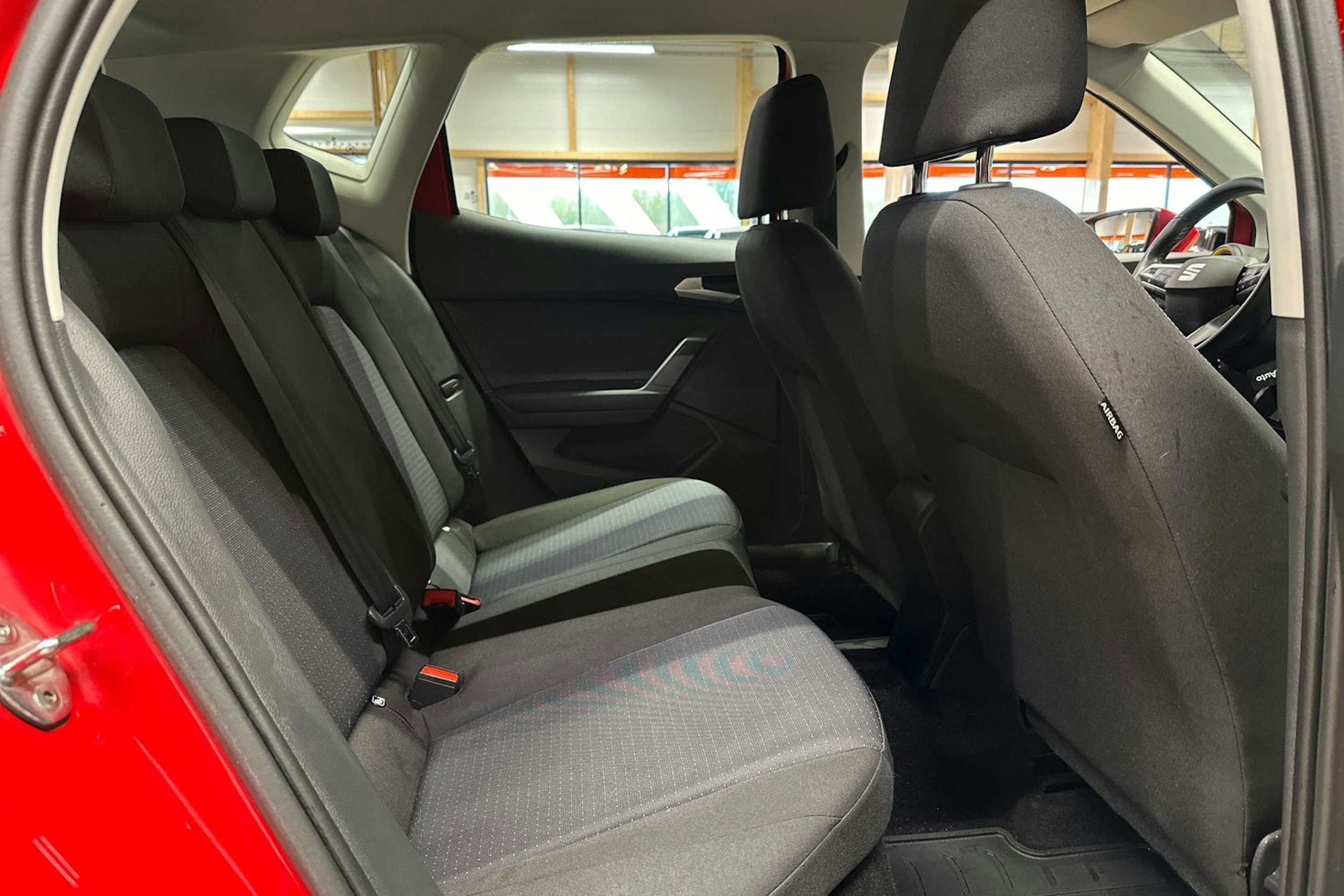 punainen SEAT Arona 2022 kuva 16.