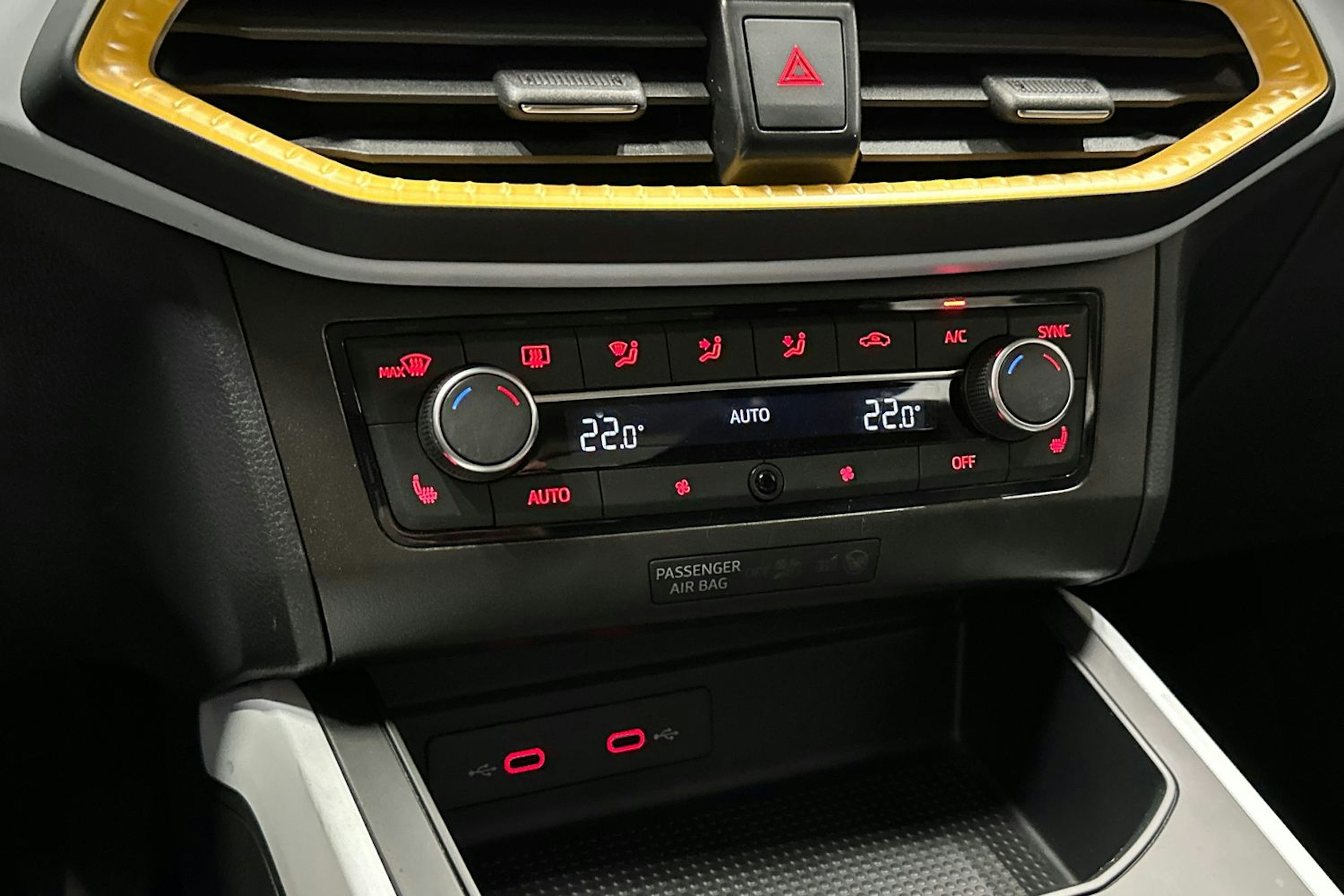 punainen SEAT Arona 2022 kuva 22.