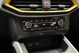 punainen SEAT Arona 2022 kuva 22.