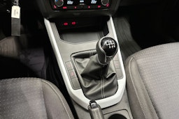 punainen SEAT Arona 2022 kuva 23.