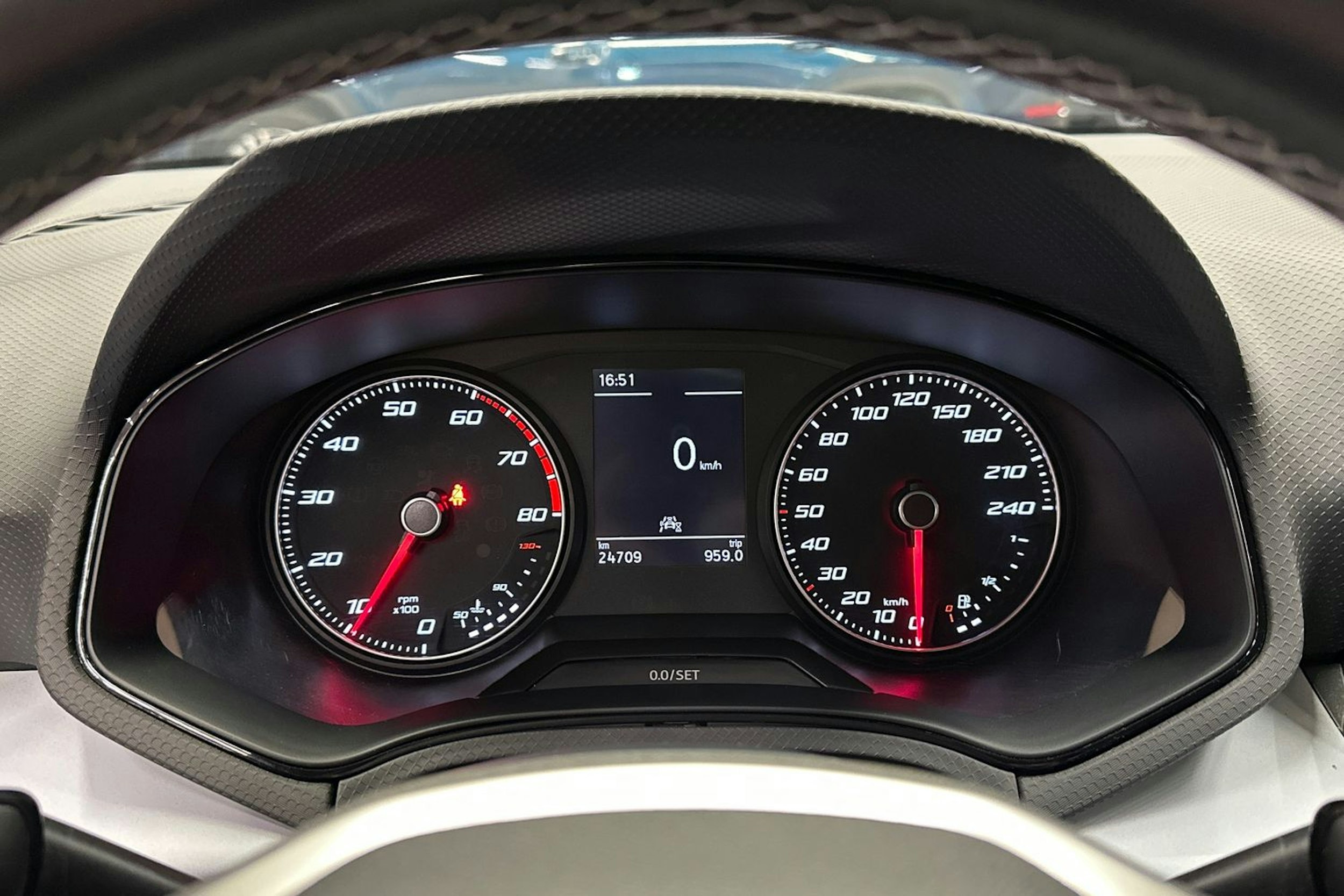 punainen SEAT Arona 2022 kuva 24.
