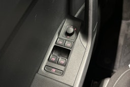 punainen SEAT Arona 2022 kuva 28.