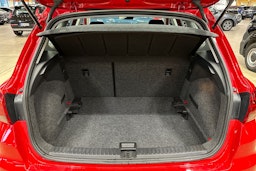 punainen SEAT Arona 2022 kuva 29.