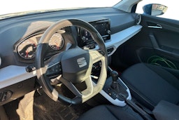 Oranssi SEAT Arona 2022 kuva 3.