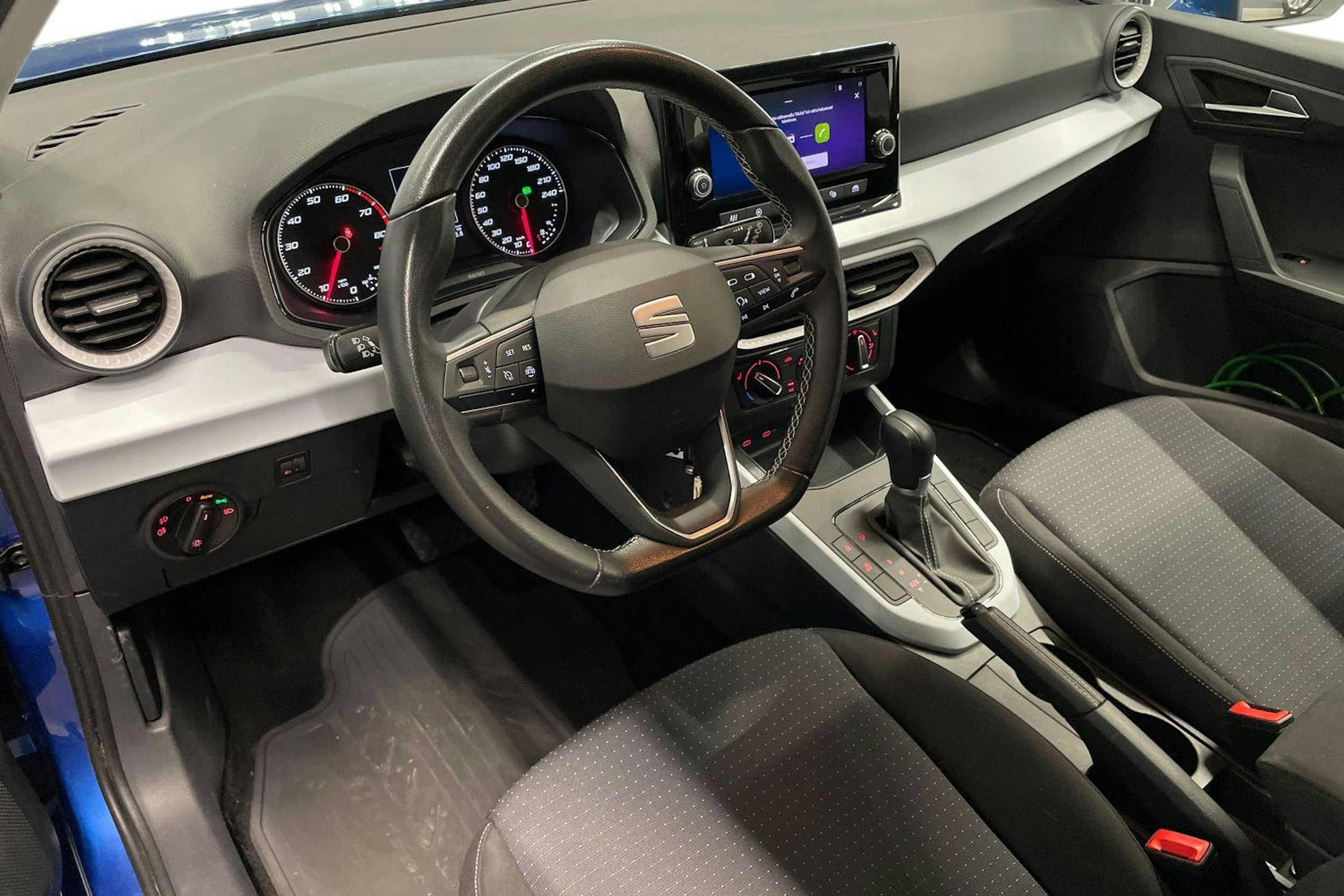 Oranssi SEAT Arona 2022 kuva 6.