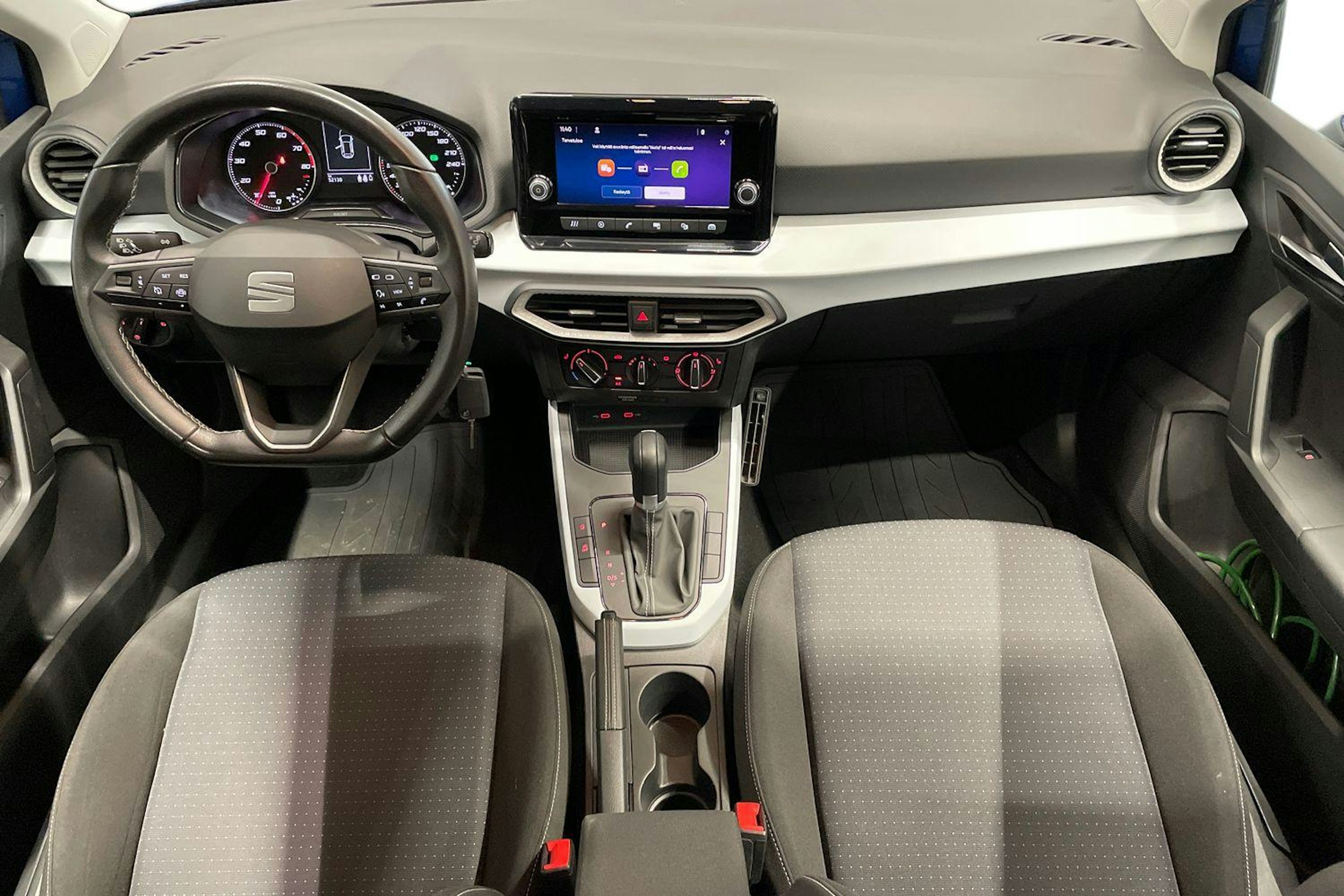 Oranssi SEAT Arona 2022 kuva 7.