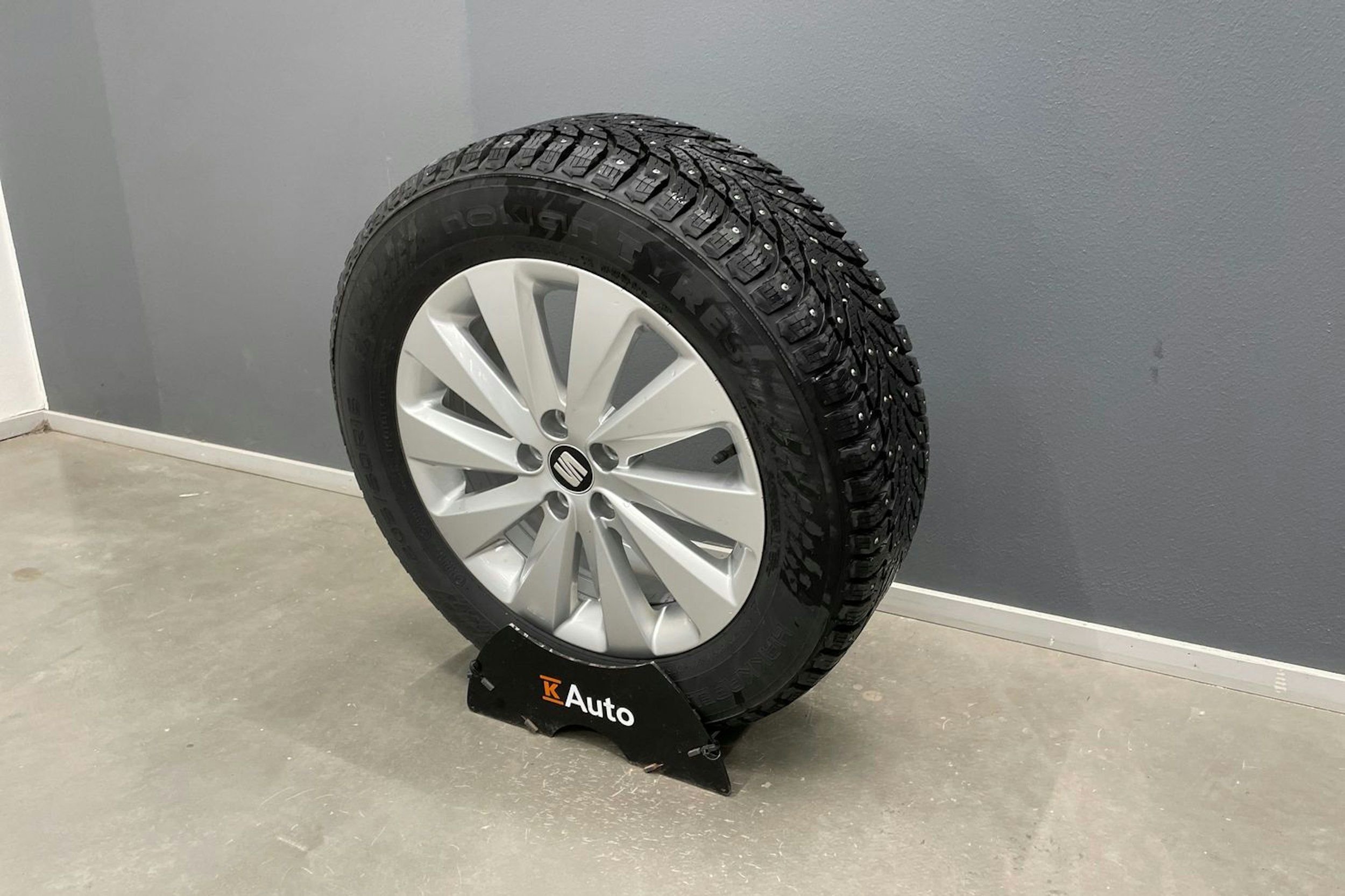 Oranssi SEAT Arona 2022 kuva 11.