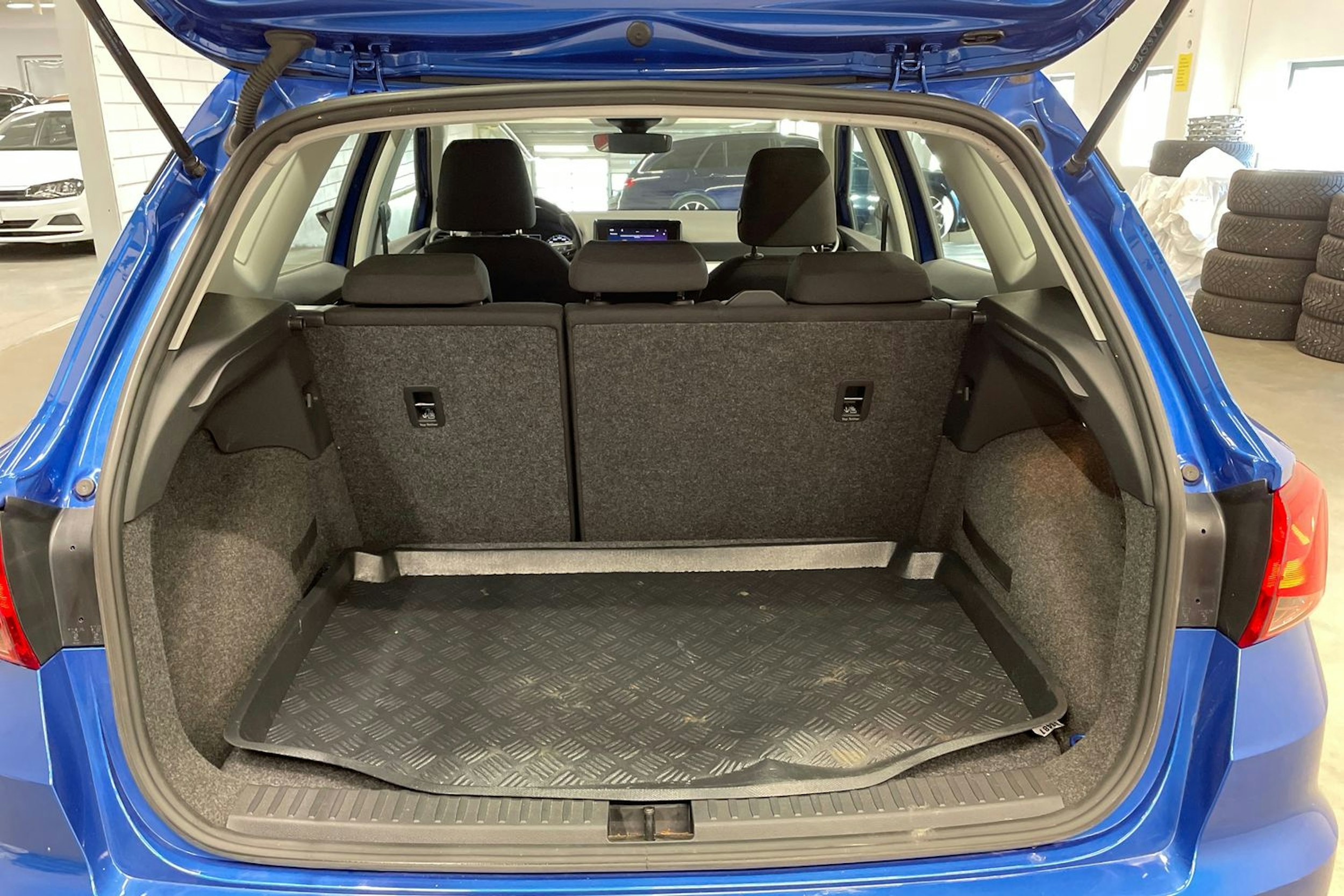 Oranssi SEAT Arona 2022 kuva 12.