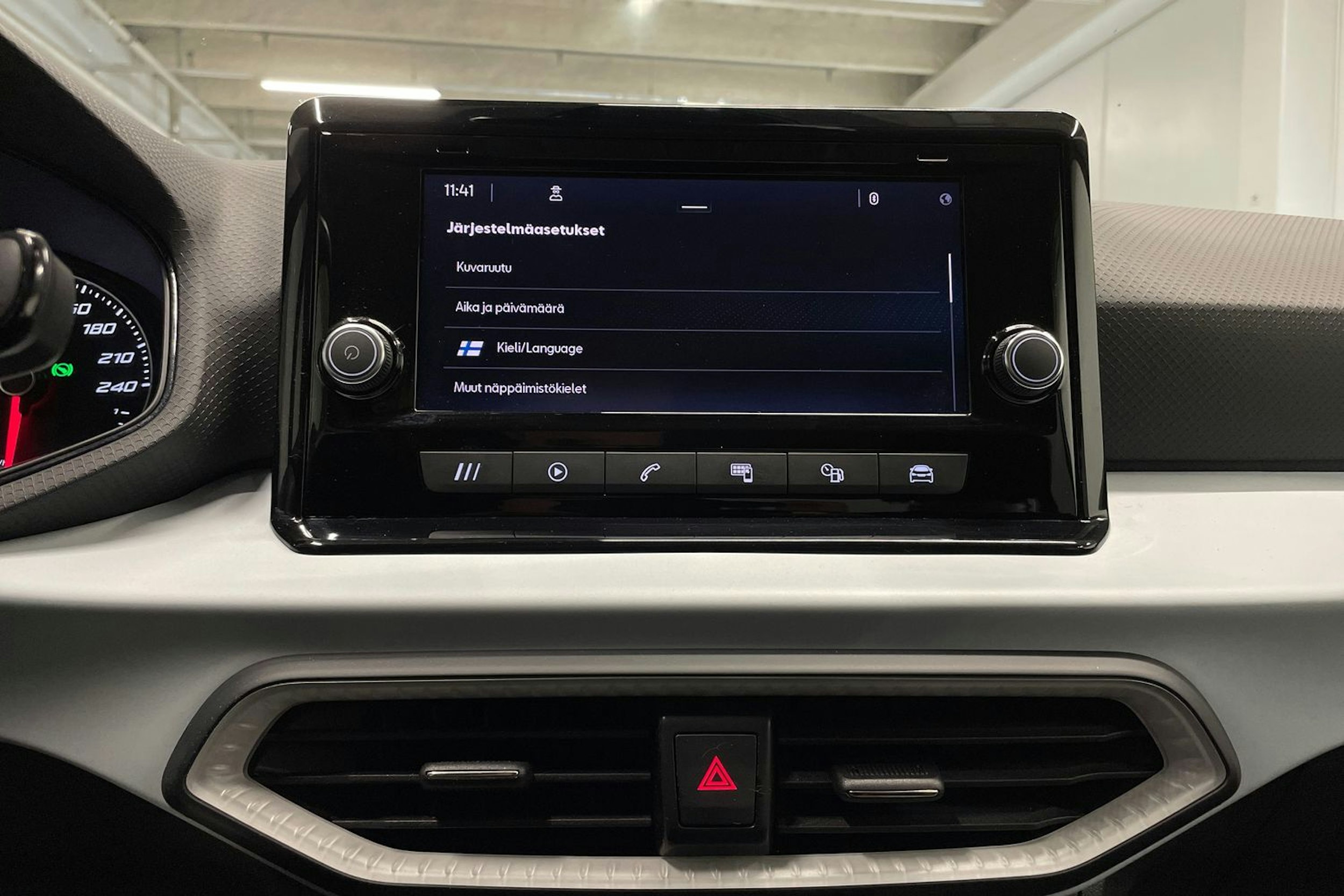 Oranssi SEAT Arona 2022 kuva 15.