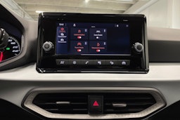 Oranssi SEAT Arona 2022 kuva 16.