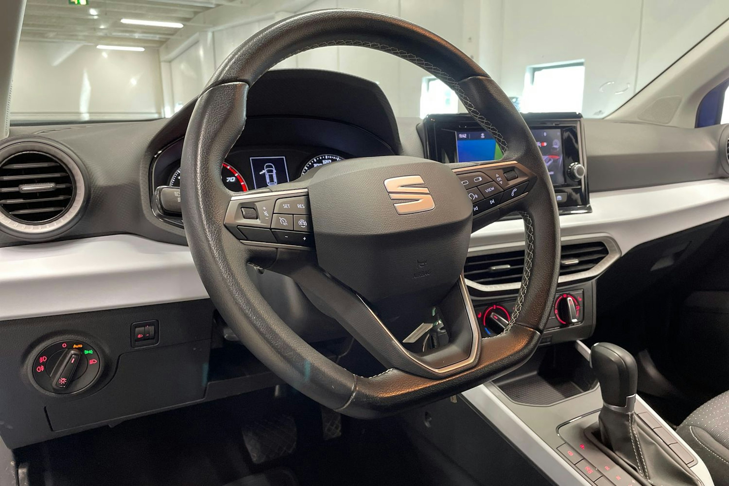 Oranssi SEAT Arona 2022 kuva 23.