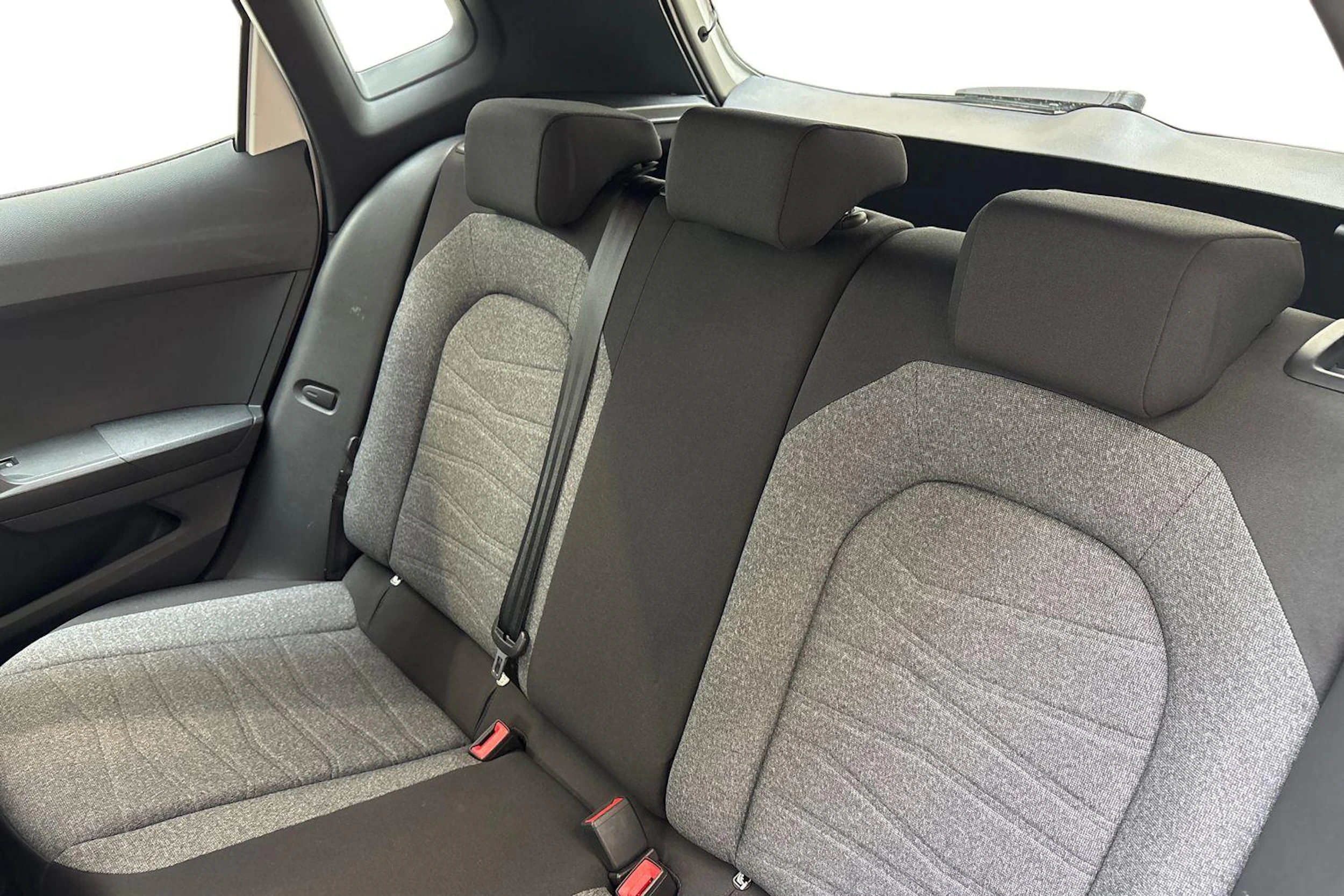 valkoinen SEAT Arona 2023 kuva 8.