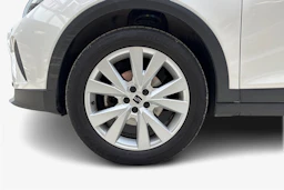 valkoinen SEAT Arona 2023 kuva 9.