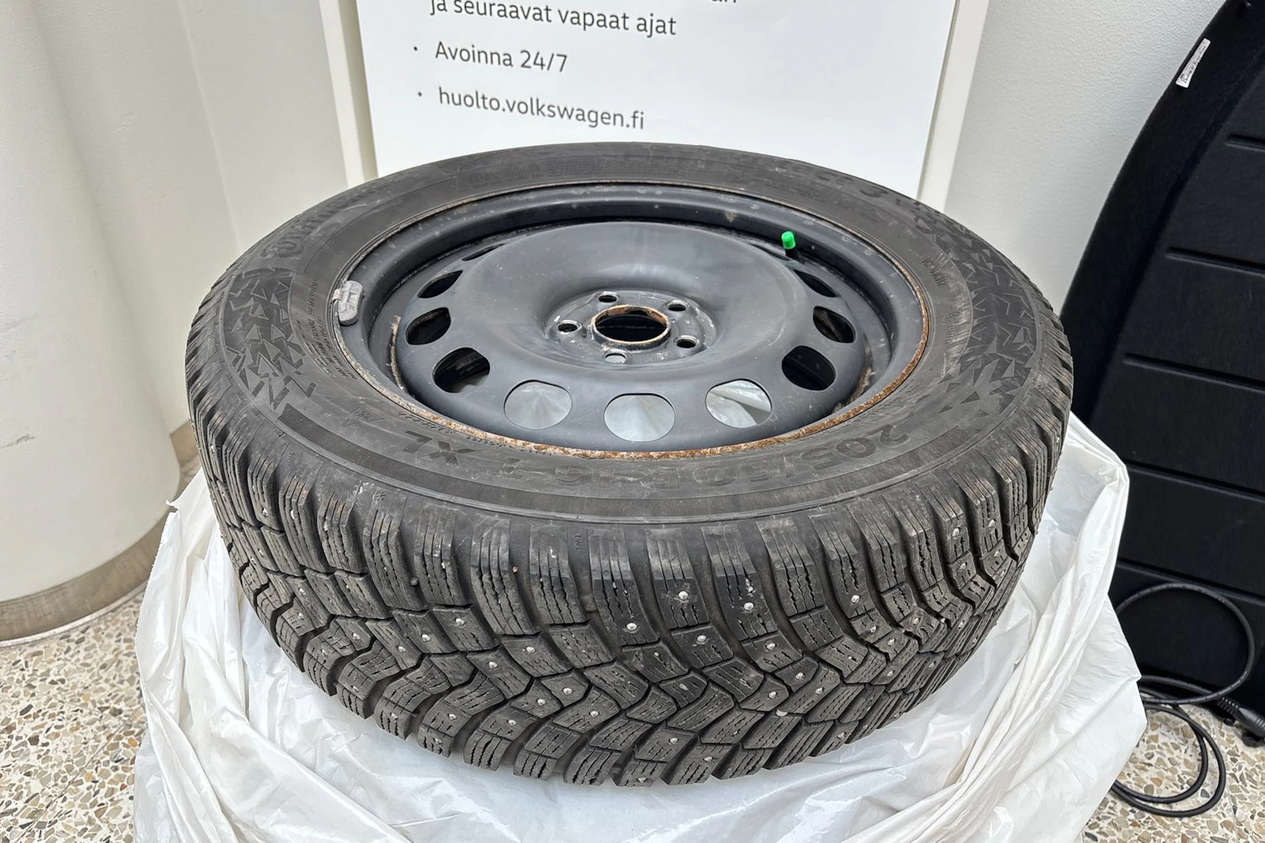 valkoinen SEAT Arona 2023 kuva 11.