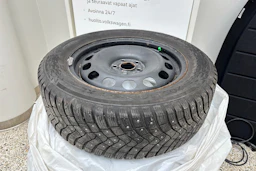 valkoinen SEAT Arona 2023 kuva 11.