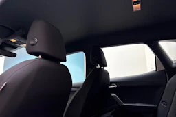 valkoinen SEAT Arona 2023 kuva 13.