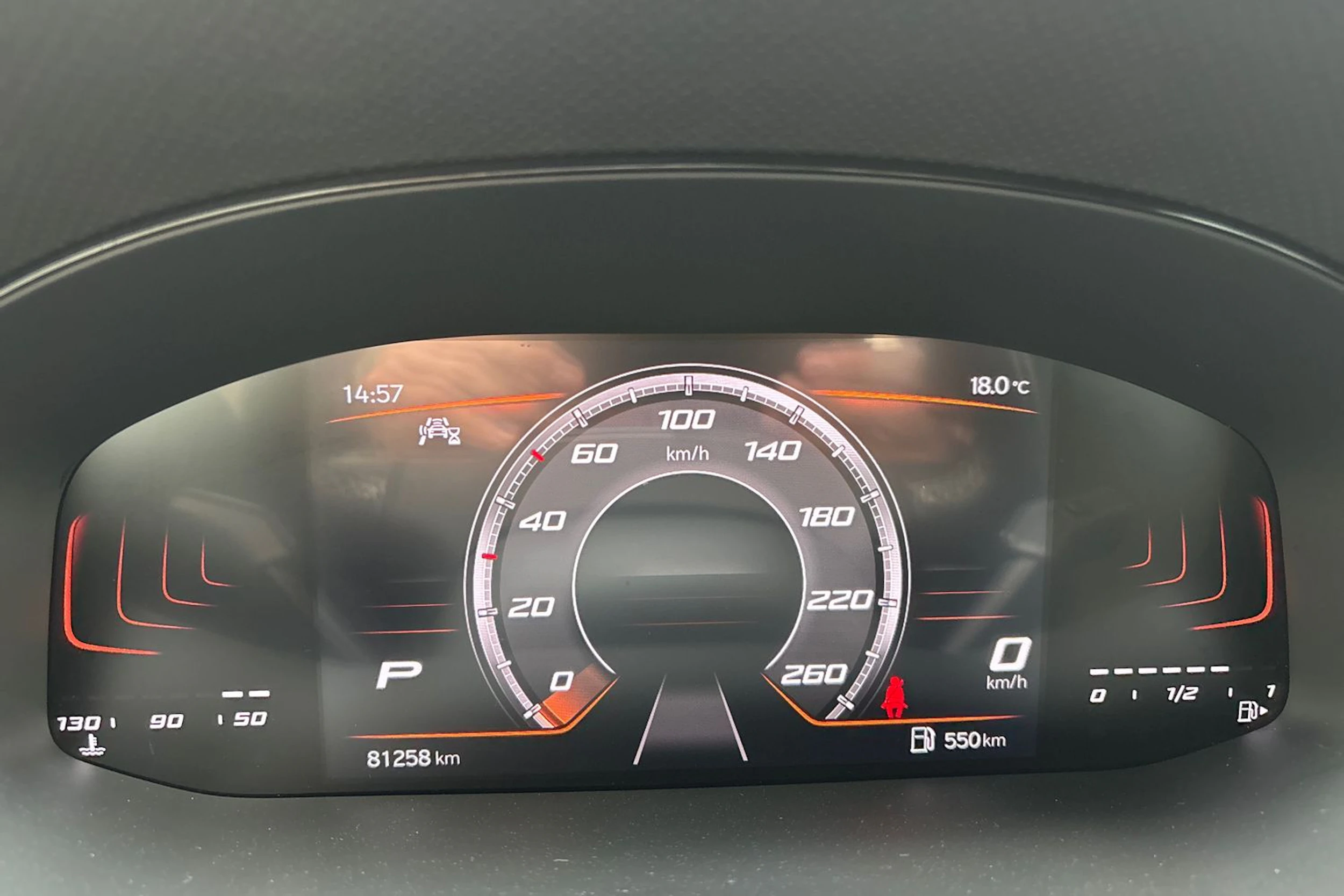 valkoinen SEAT Arona 2023 kuva 17.