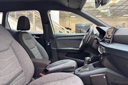 valkoinen SEAT Arona 2023 kuva 20.
