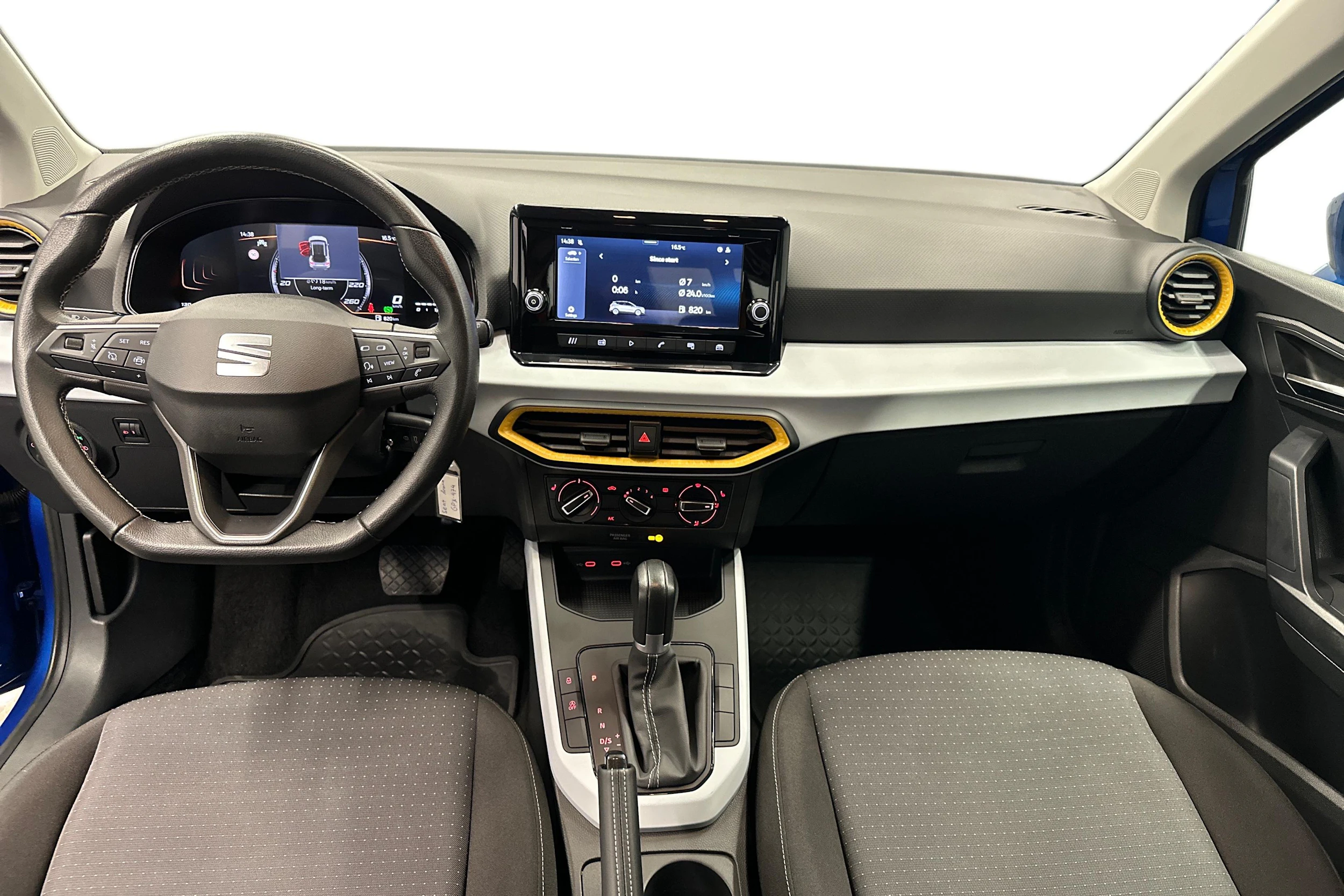 sininen SEAT Arona 2024 kuva 7.