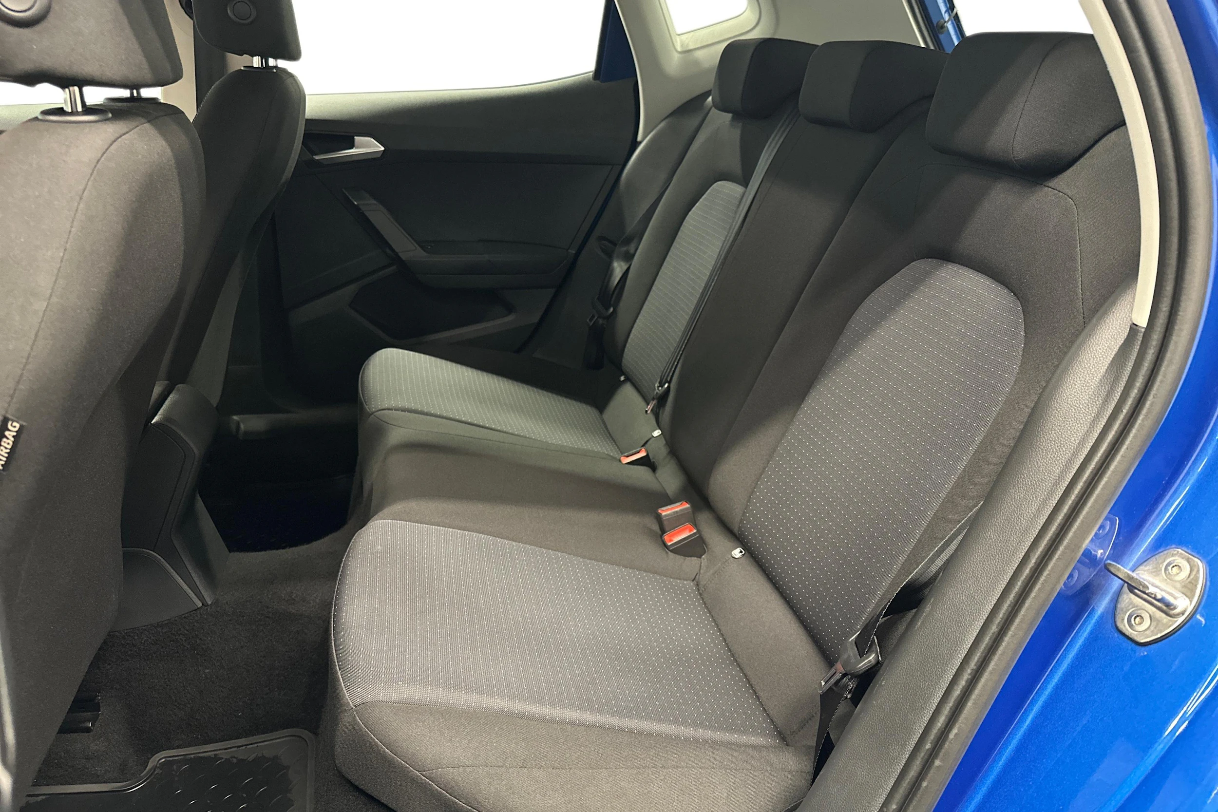 sininen SEAT Arona 2024 kuva 8.
