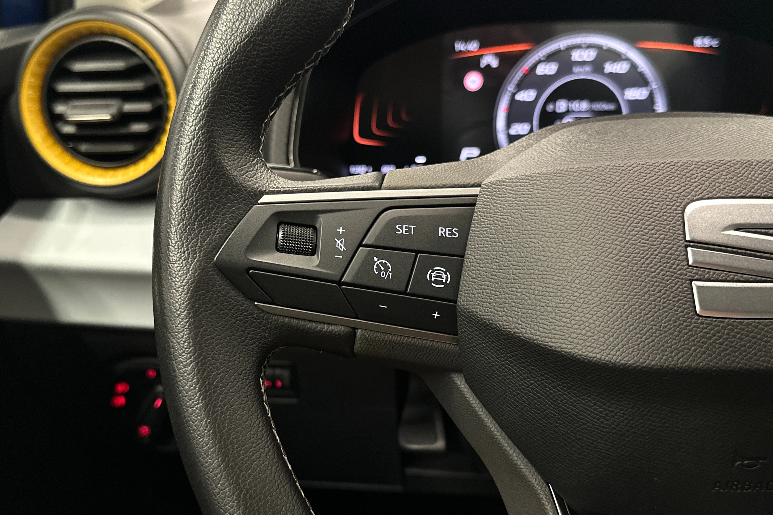 sininen SEAT Arona 2024 kuva 11.