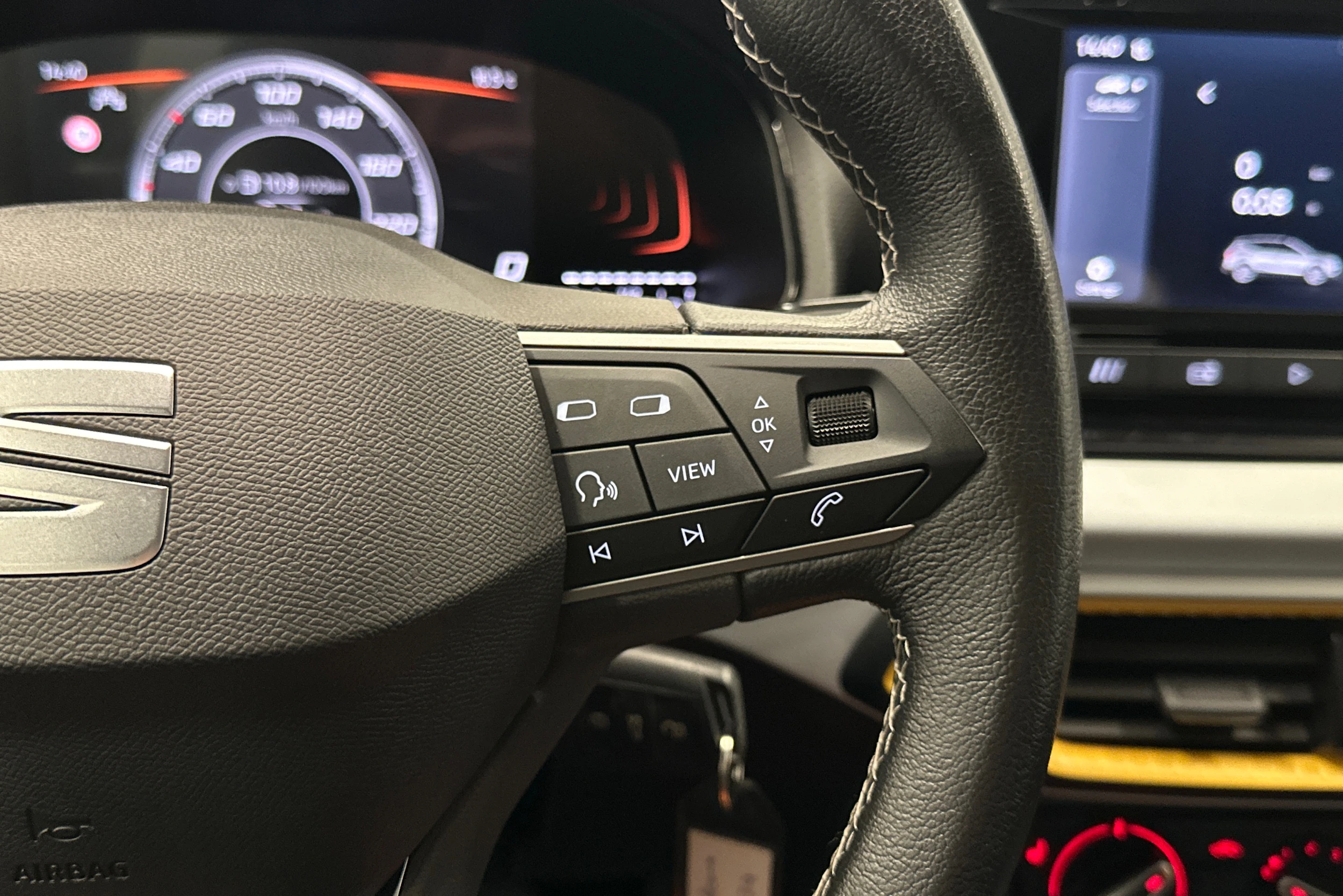 sininen SEAT Arona 2024 kuva 12.