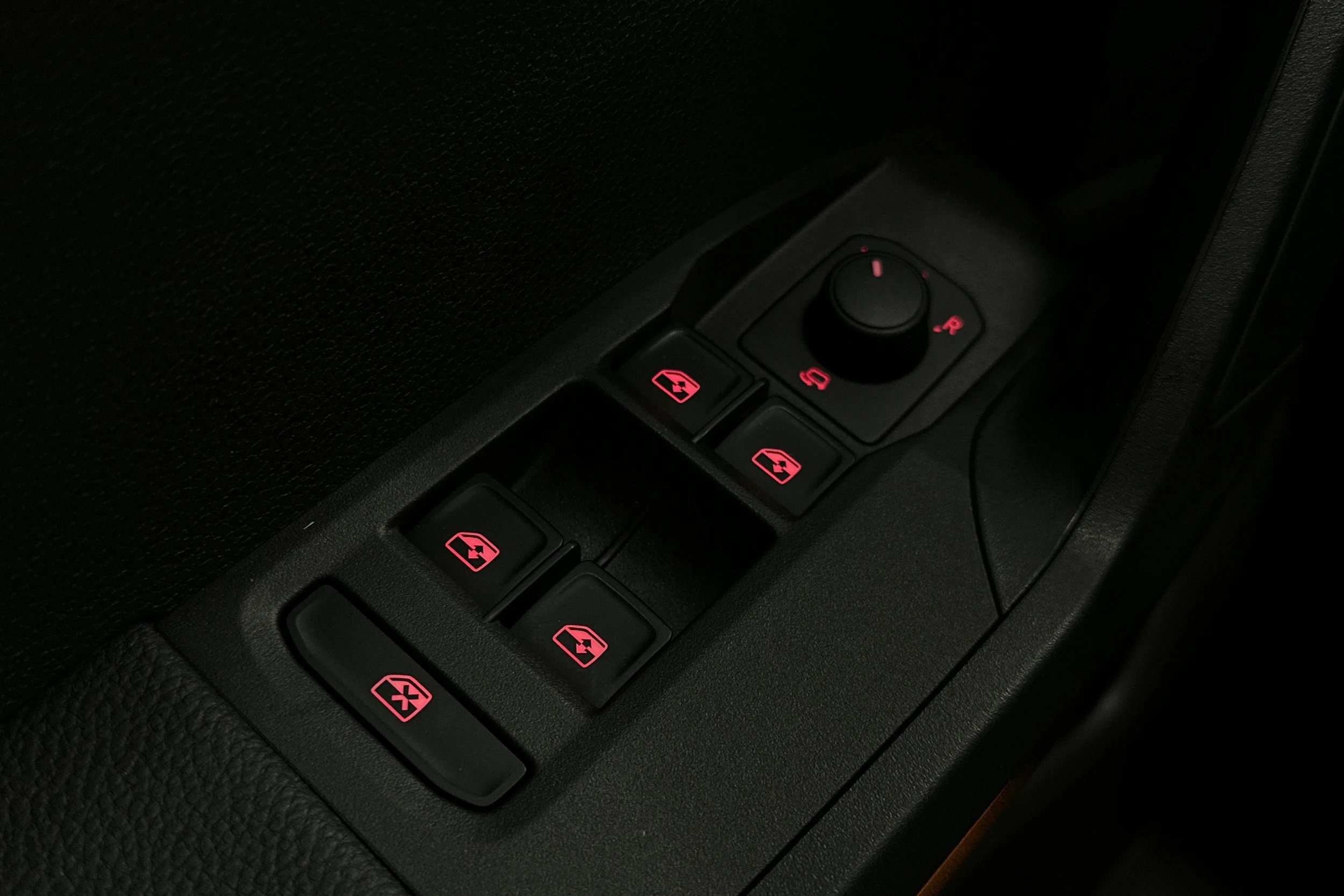 sininen SEAT Arona 2024 kuva 14.