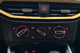 sininen SEAT Arona 2024 kuva 26.