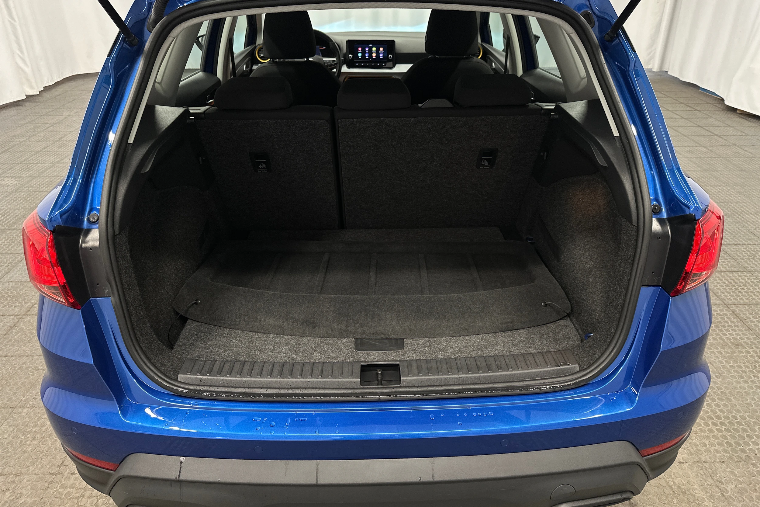 sininen SEAT Arona 2024 kuva 28.